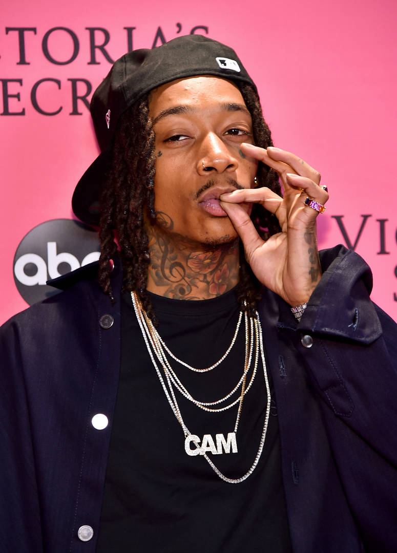 How much weed does wiz khalifa smoke in a day Wiz Khalifa Smokes A Hell Of Weed An Ounce Of Khalifa Kuch A Day Wirewag