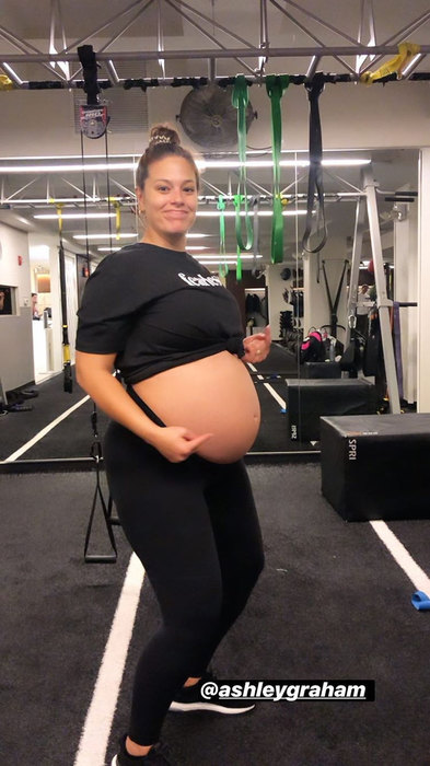 på den anden side, Teasing berolige Plus-size model Ashley Graham showed effective exercise for pregnant women  | Wirewag